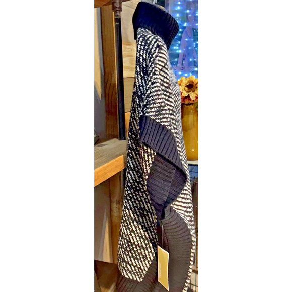 Michael Kors Twill Stitch Turtleneck Poncho Sweater Black Camel Large Academic - Picture 6 of 6